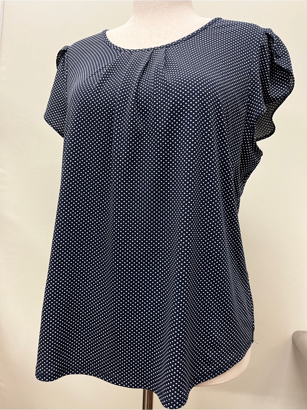 Adrianna Papell Size Large Women’s Navy Polka Dot Short Sleeve Blouse